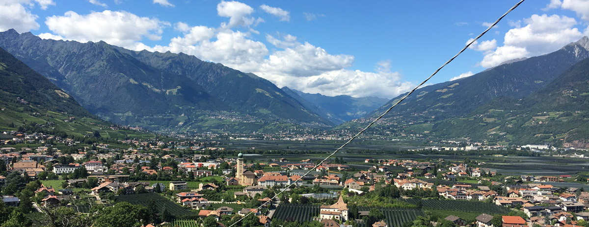 Blick über Meran vor dem Passo delle Palade Anstieg